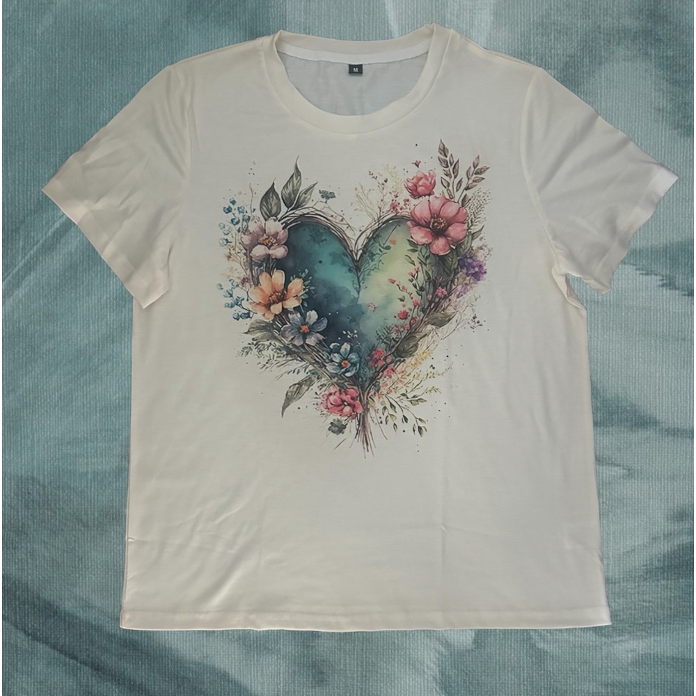 Women’s Heart and Flower Design T Shirt Size: M